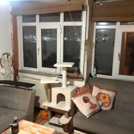 Merkezi Deniz Manzarali Ev Apartamento